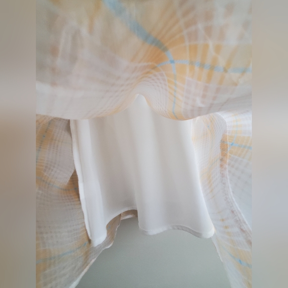 En Saison blouse plaid cream with hint of blue, babydoll fun puff sleeve - Picture 7 of 10